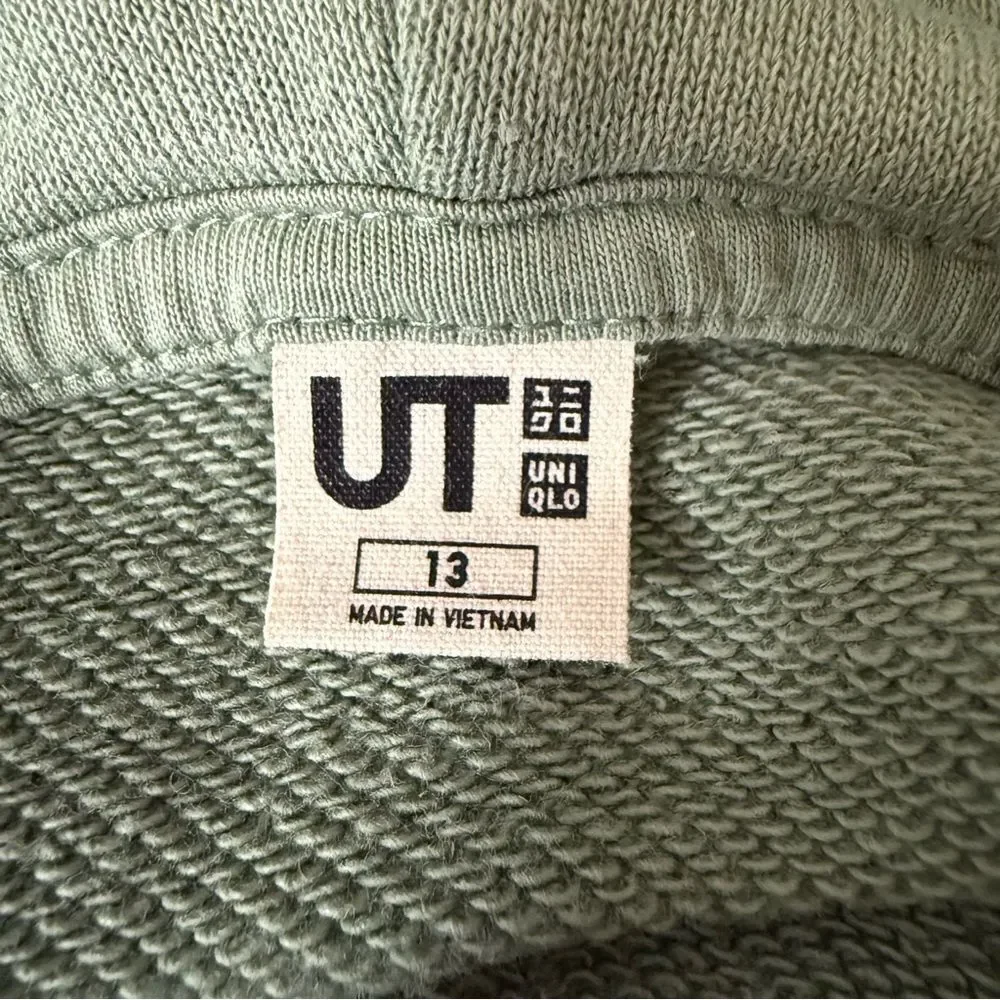UT Uniqlo Sweatshirt Hoodie Youth Kids Unisex Sz 13 Green Peanuts Snoopy